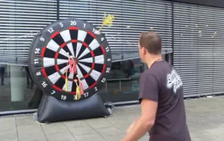 Riesen-Dart-Brett zum Mieten für Events und Partys