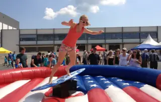 Surf-Simulator mieten für einzigartige Event-Attraktionen – Verleihangebot